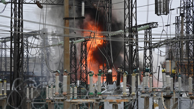 Заглавное фото: Пожар на подстанции в Харькове после прилёта российской ракеты