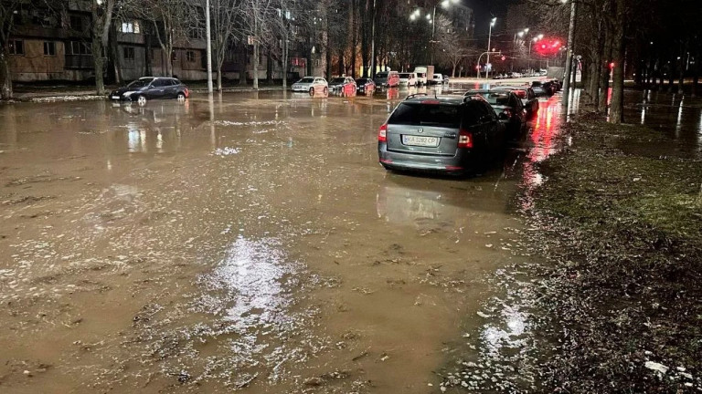 На заглавном фото: Такая картина на улицах Киева вполне может стать постоянной...