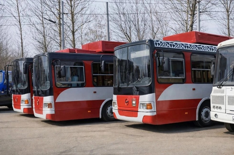 На заглавном фото: Тула передала Горловке обновлённые автобусы, источник – министерство транспорта ДНР