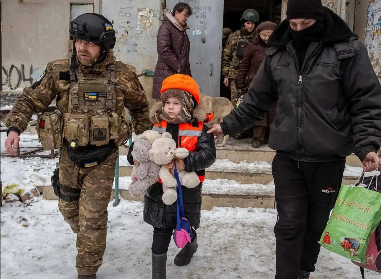 Украинских детей отдают Западу