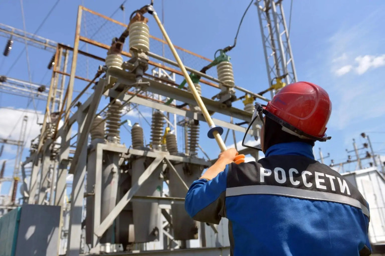 На заглавном фото: Россети воссанавливают энергоснабжение на Запорожье и Херсонщине