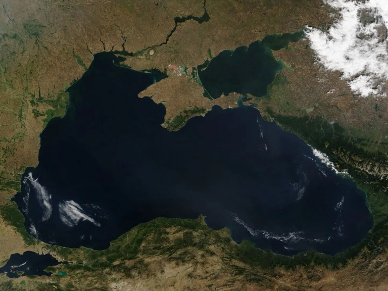 На заглавном фото: Так видится Чёрное море из космоса