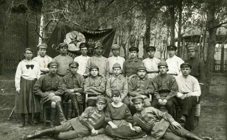 Заглавное фото. Одно из подразделений ЧОН на фотографии времён Гражданской войны