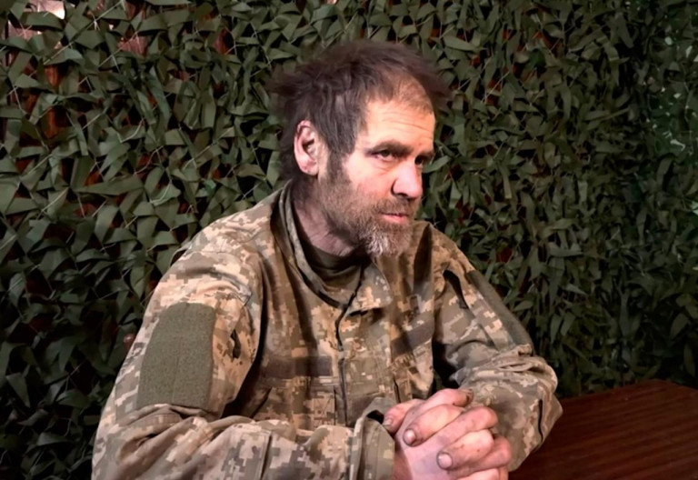 На заглавном фото: Сдавшийся в плен всушник рассказывает о пиар-акциях украинского командования, отправляющего на убой военнослужащих