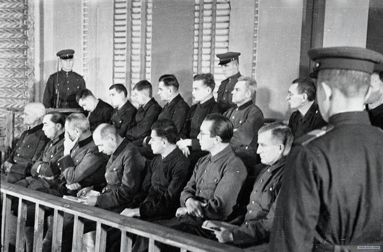 Заглавное фото. Немецкие военные преступники на скамье подсудимых в Минске