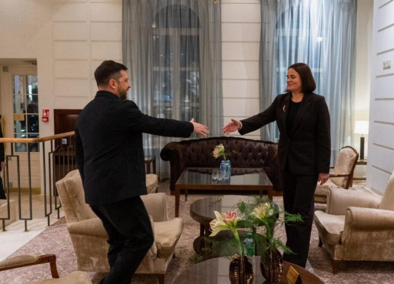 Просроченный Зеленский и недопрезидент Тихановская – "Кружите меня, кружите!"