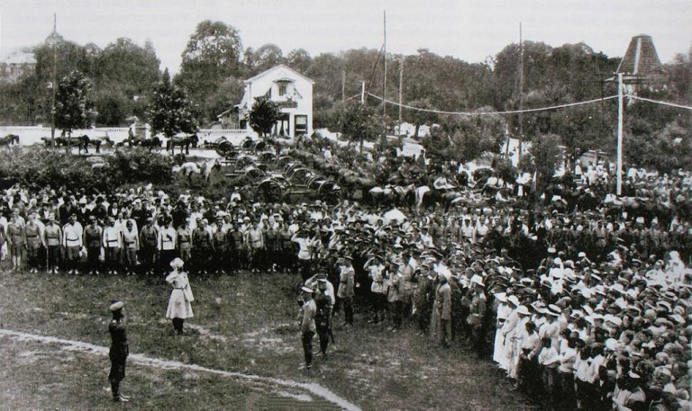 Заглавное фото. Белая 2-я пехотная дивизия в городе Сочи, освобождённом от войск независимой Грузии. 1919 год