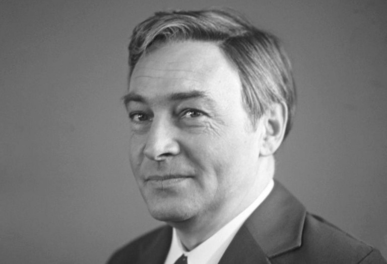 Вячеслав Васильевич Тихонов