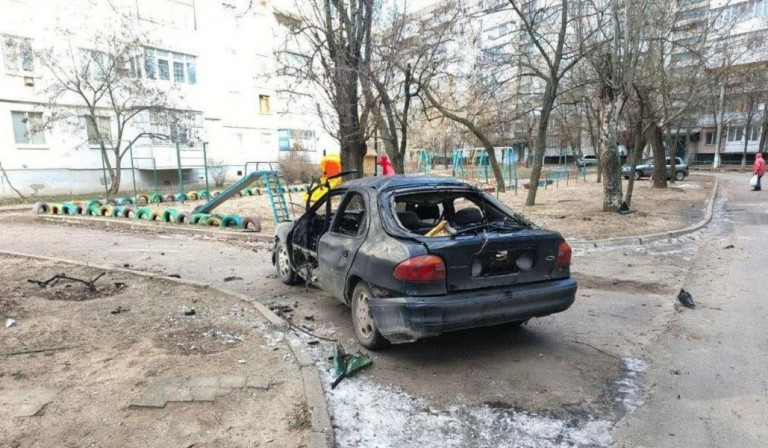 На заглавном фото: Автомобиль, повреждённый в результате дроновой атаки Херсонской области