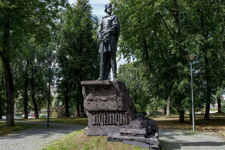 Заглавное фото. Памятник князю Довмонту в Пскове