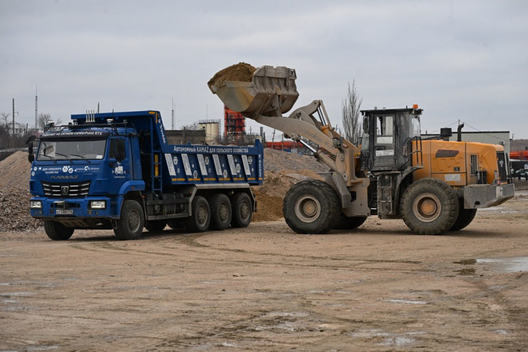 Заглавное фото: Испытание беспилотного автосамосвала КАМАЗ