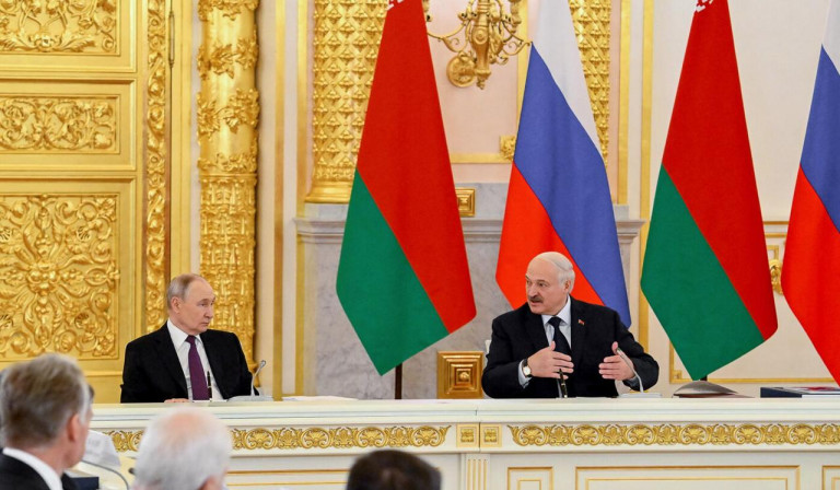 Заглавное фото: Президенты Белоруссии и России Александр Лукашенко и Владимир Путин на встрече в Москве